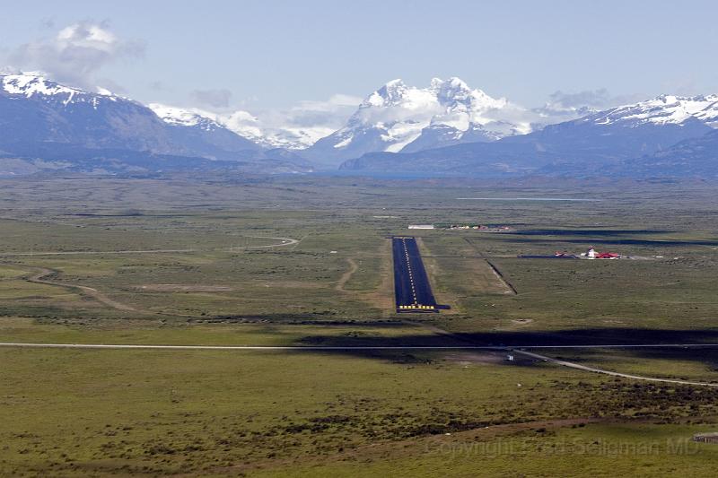 20071213 095920 D200 c 3600x1200.jpg - Flight from Punta Arenas to Puerto Natales; lining up to land